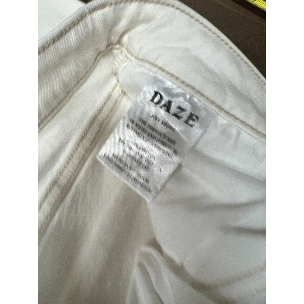 Daze Denim Sundaze Crop Off White Carpenter Straight Jeans 30